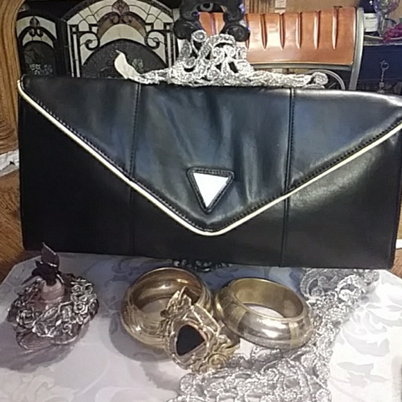 Guess Handbags - 🔥 NEW GUESS faux leather clutch